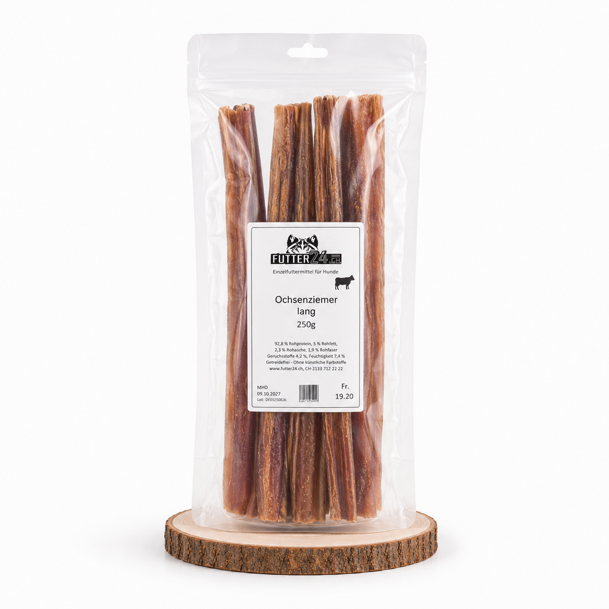 Futter24 Ochsenziemer lang 250g auf kleiner Holzplatte